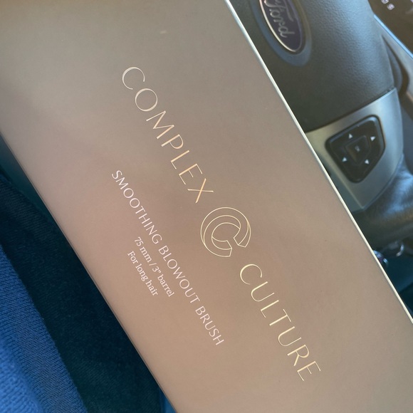 Blowout Brush - Picture 3 of 3